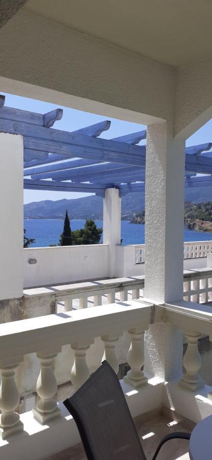 To Spiti Tis Eirinis Apartamento Poros Town Exterior foto