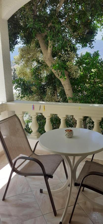 To Spiti Tis Eirinis Apartamento Poros Town Exterior foto
