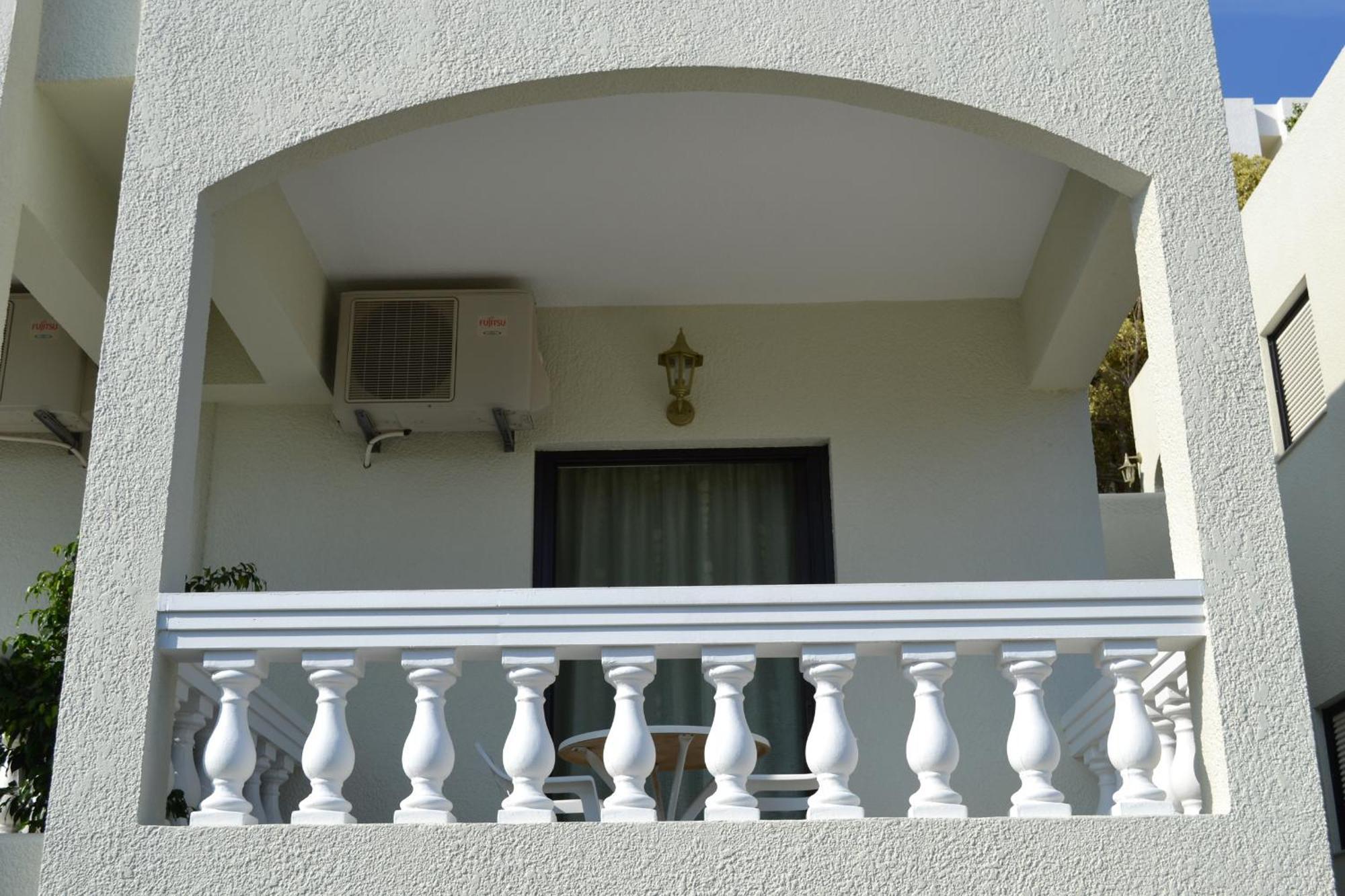 To Spiti Tis Eirinis Apartamento Poros Town Exterior foto