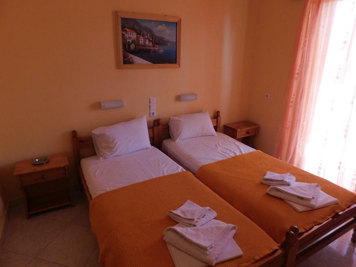 To Spiti Tis Eirinis Apartamento Poros Town Exterior foto