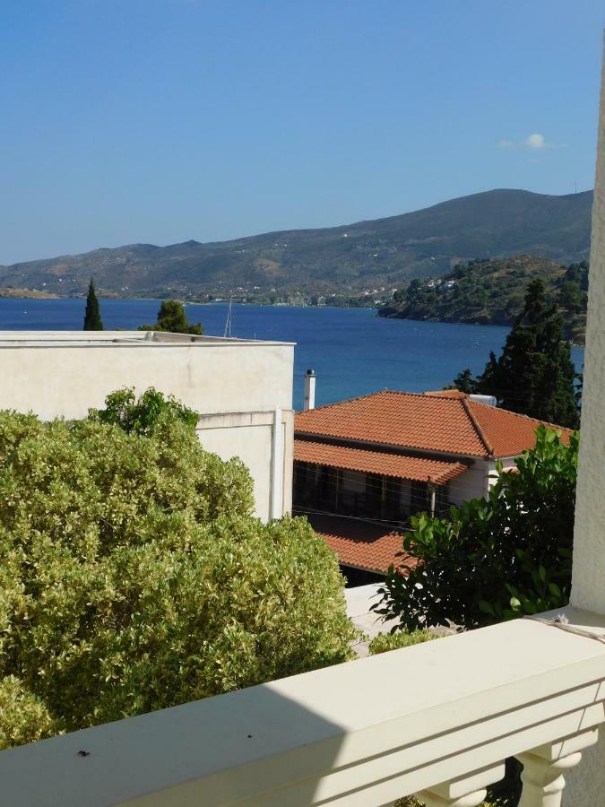 To Spiti Tis Eirinis Apartamento Poros Town Exterior foto