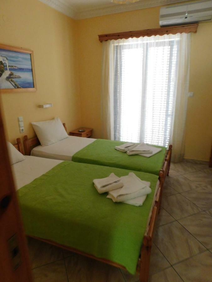 To Spiti Tis Eirinis Apartamento Poros Town Exterior foto