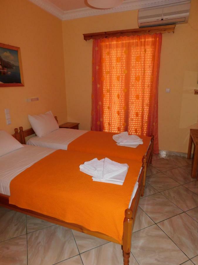To Spiti Tis Eirinis Apartamento Poros Town Exterior foto